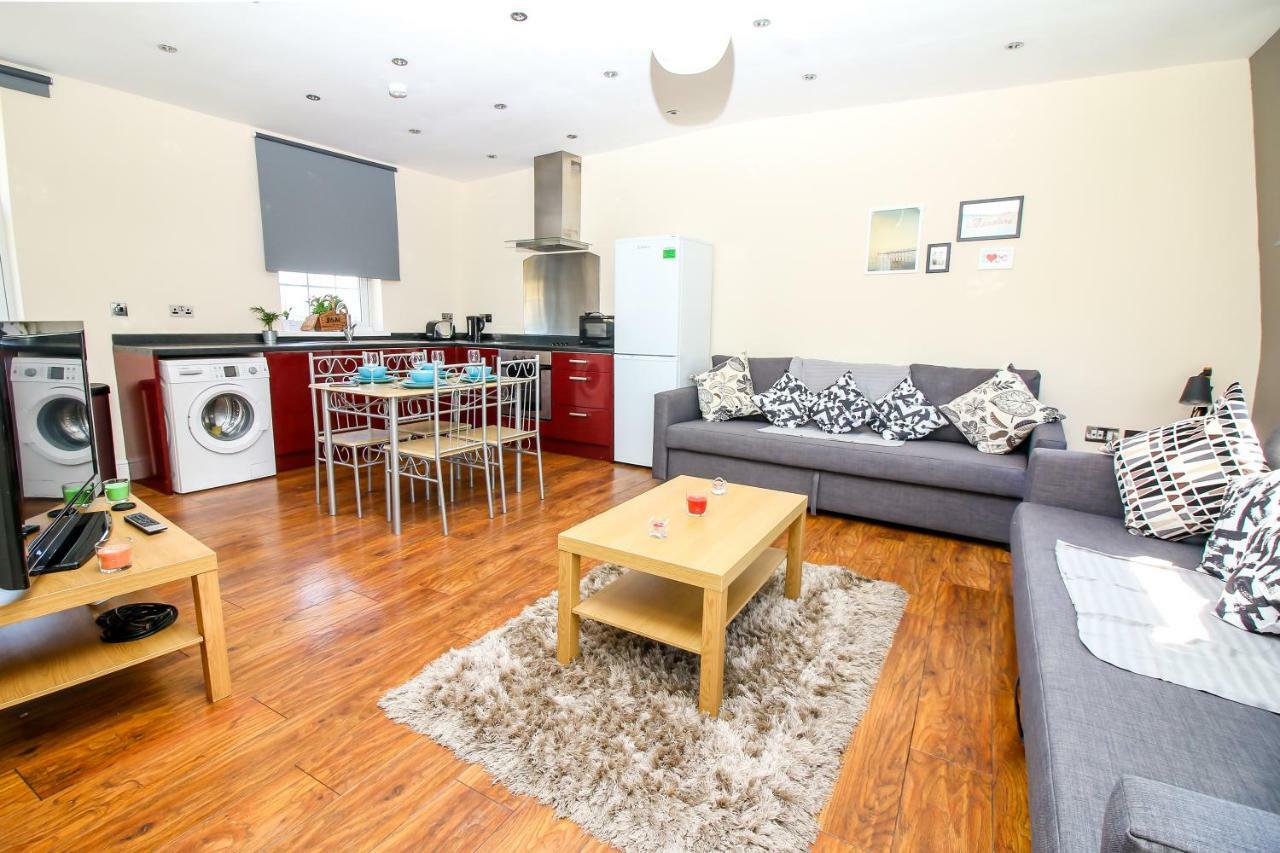 City View Flat @ Liverpool St. Apartment *